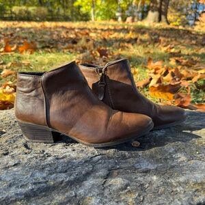 Simply Vera Vera Wang Brown Ankle Boots 6.5 Medium